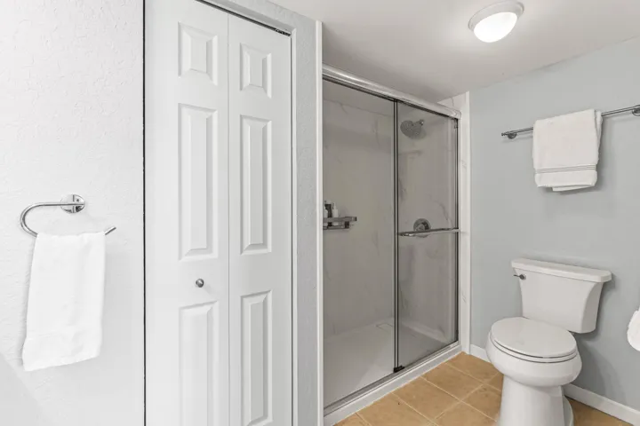 primary bathroom/shower/en-suite