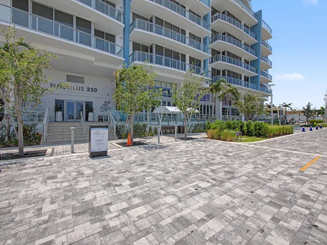 Front Entrance & Valet Parking