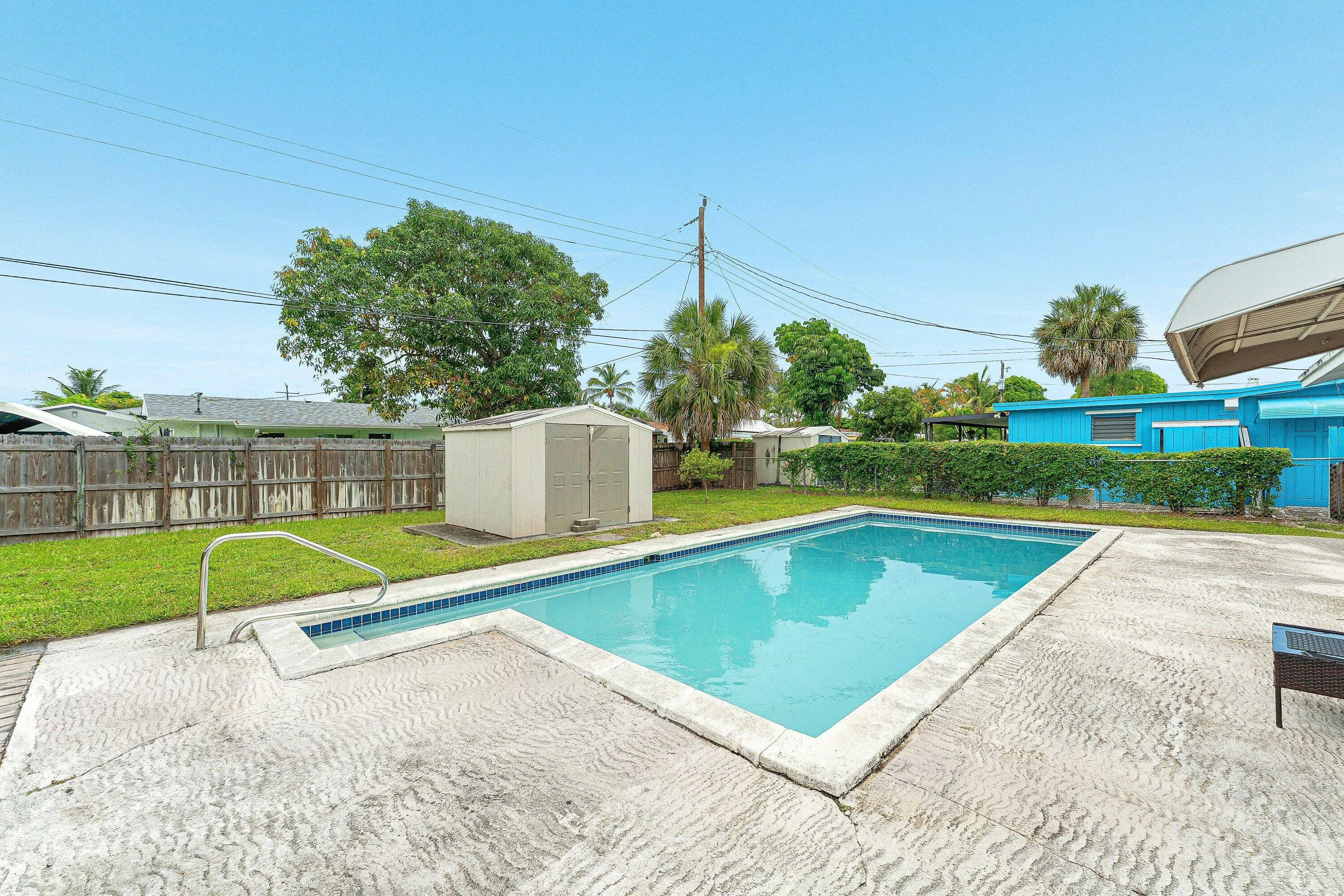LARGE POOL