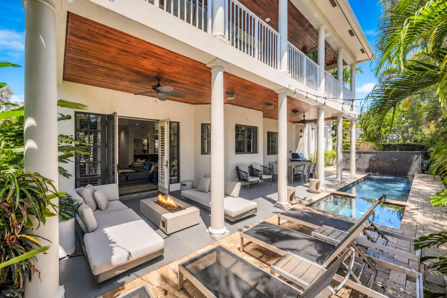Relax, lounge, dine, swim!