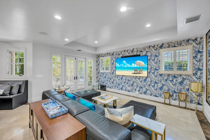 11' ceilings create massive windows creating lots of natural​​‌​​​​‌​​‌‌​‌‌​​​‌‌​‌​‌​‌​​​‌​​ light.