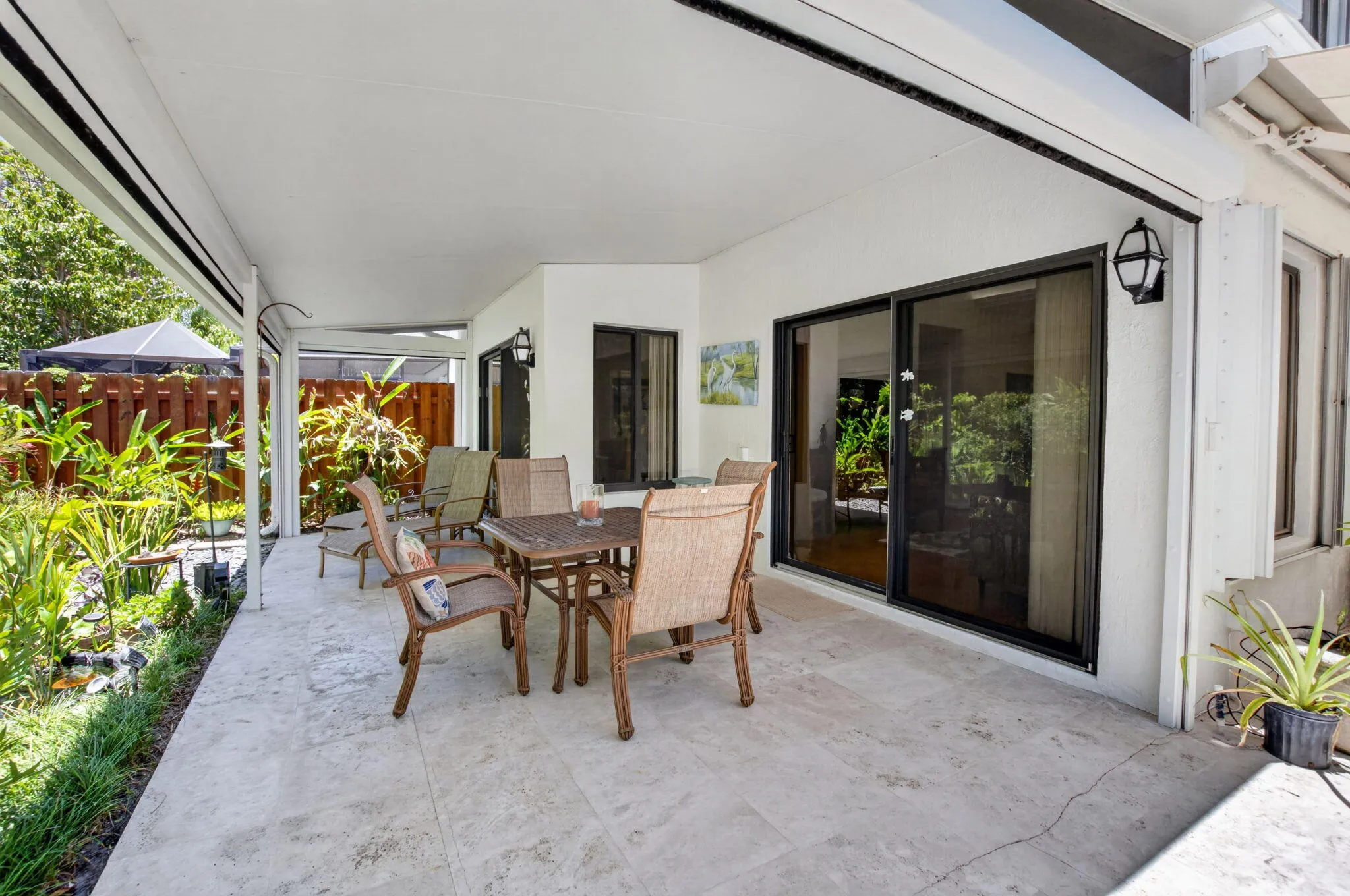 TRAVERTINE PAVERED PATIO