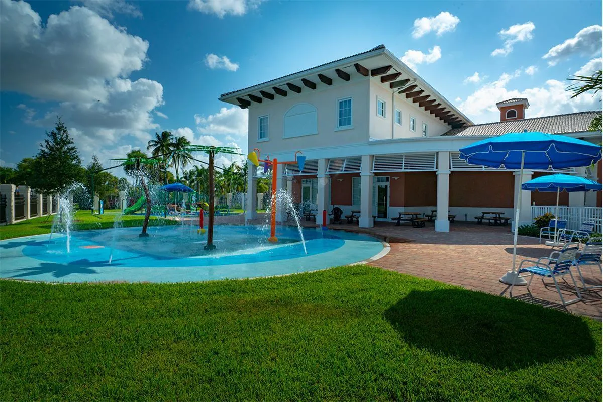 SWIM & RACQUET KIDDIE POOL