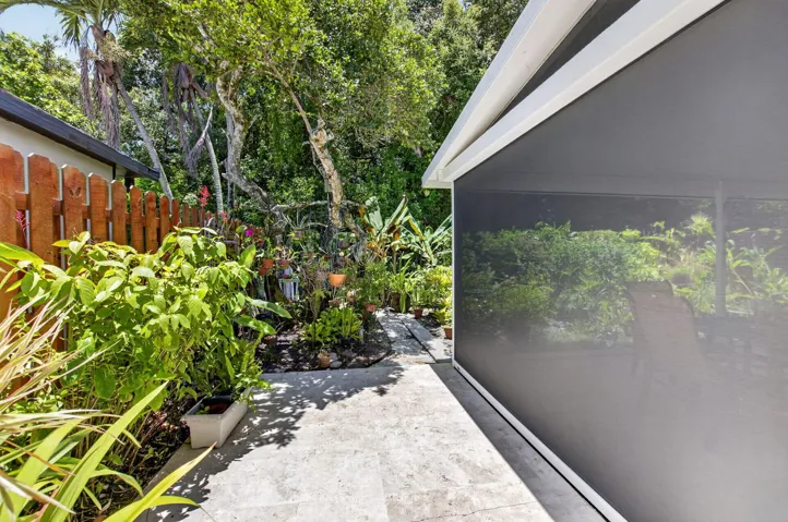 REMOTE RETRACTABLE SCREENS