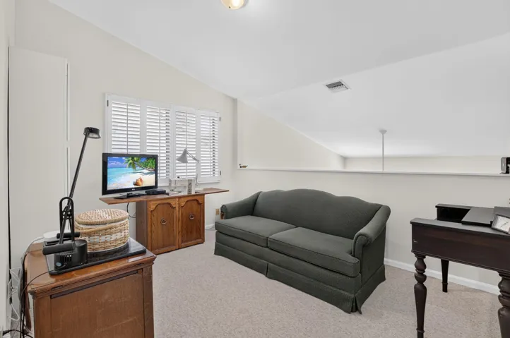 FLEXIBLE LOFT/3RD BEDROOM