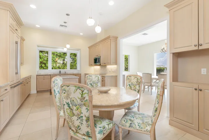 1426 Breakfast Area