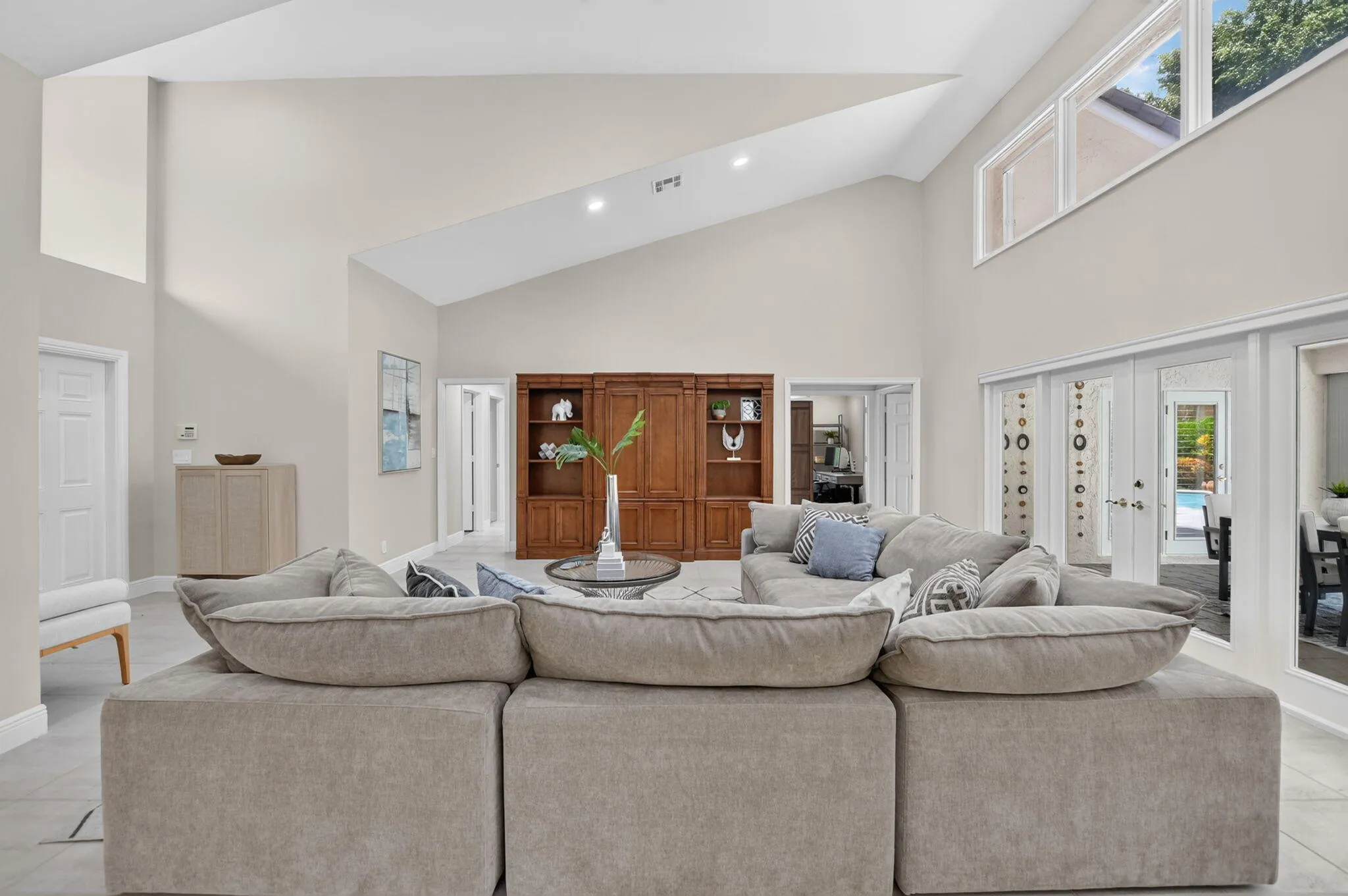 Elegant Living 2