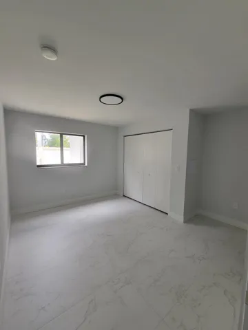 Master bathroom (pic2)