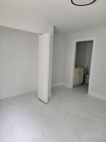 Master bedroom (pic 1)