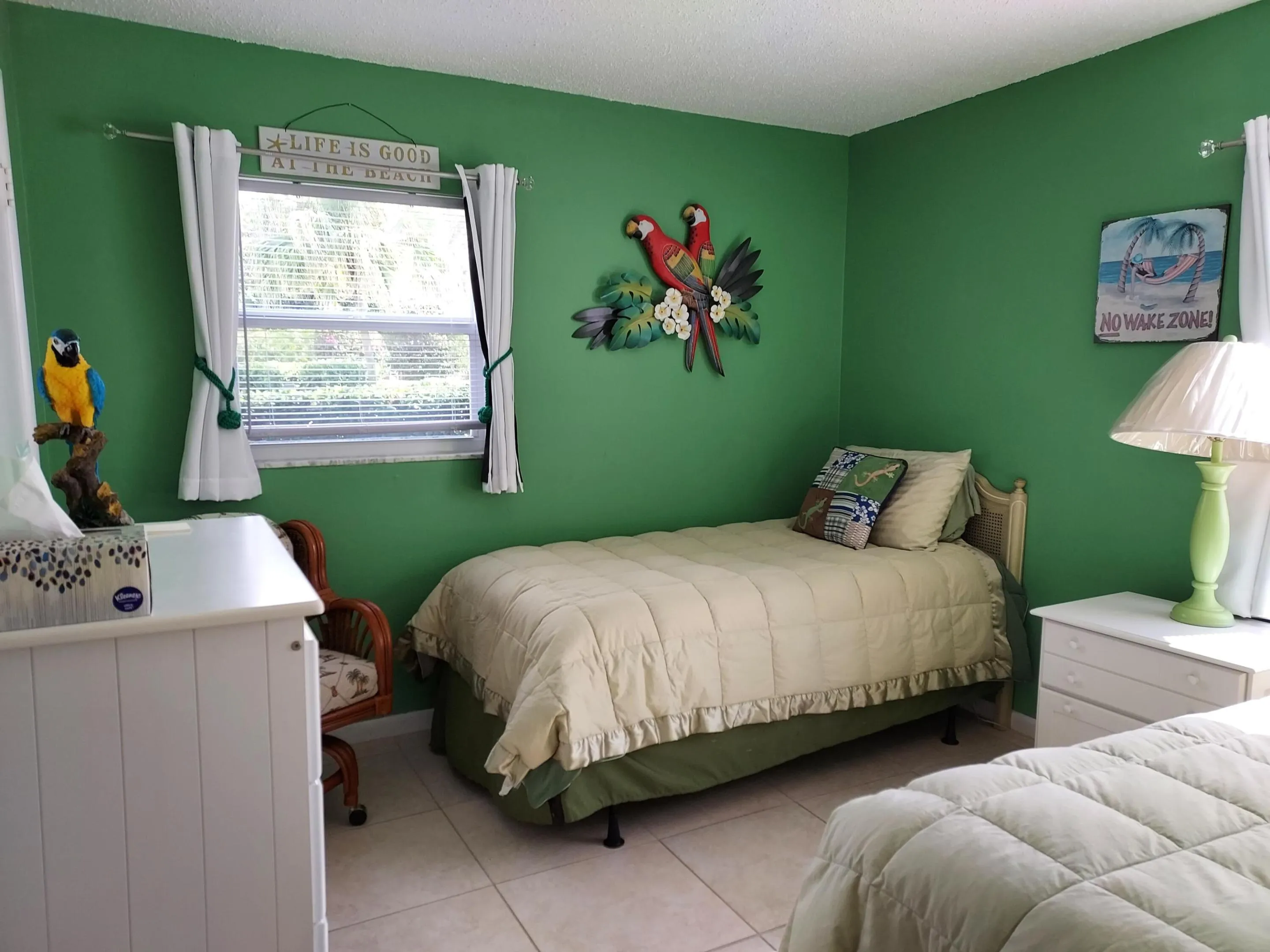 Guest room 206