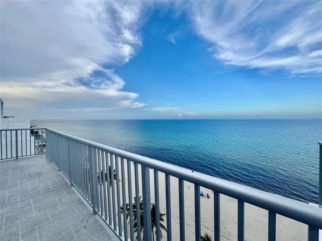 ROOFTOP CONDO BALCONY