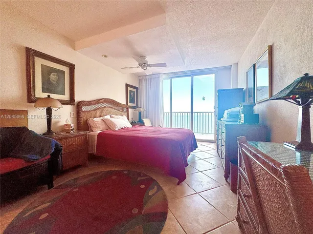 SPACIOUS BEDROOM