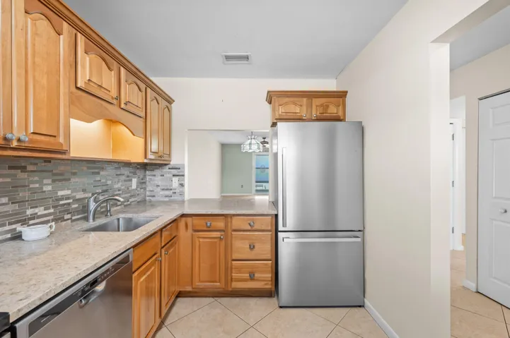 5-web-or-mls-1153 Bayshore Dr 205 - 5