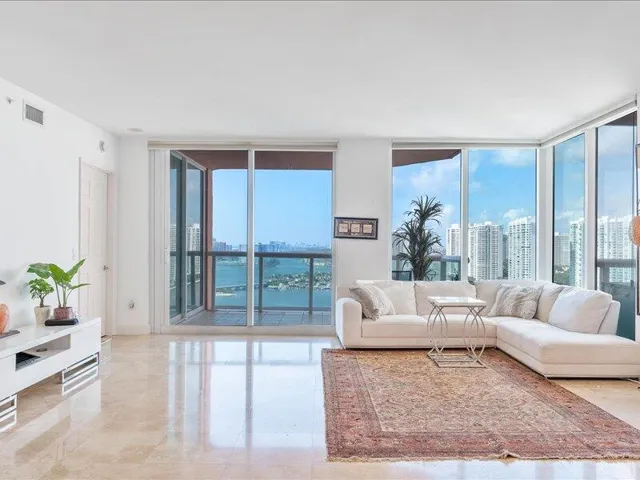 03-3370 Hidden Bay Dr #2409_003