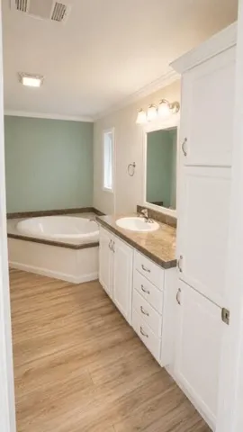Main Bathroom 3