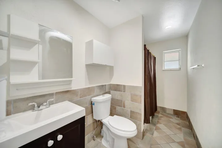 2nd Bathroom