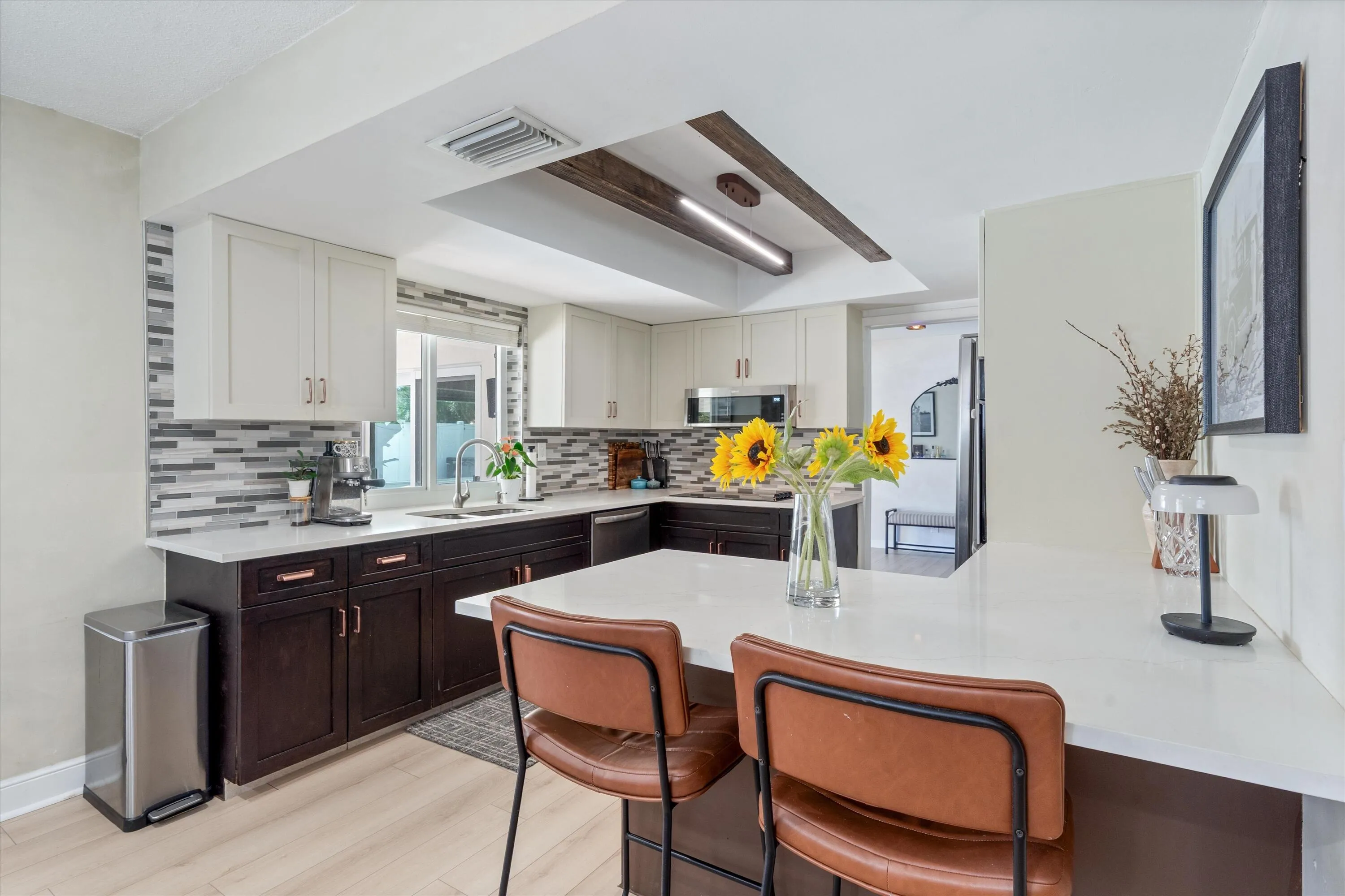 eat-in kitchen