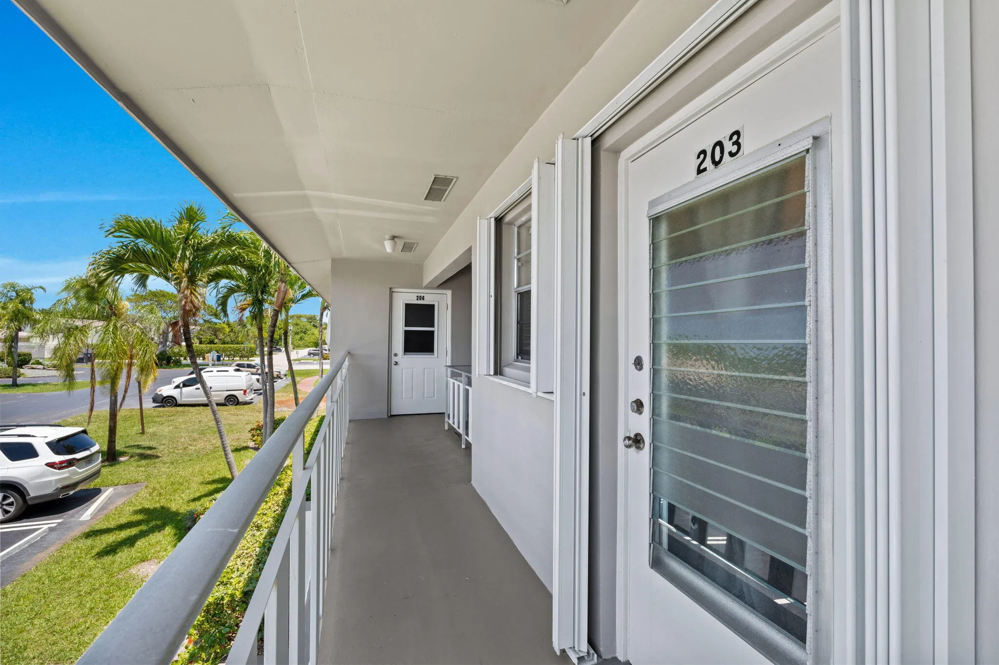 1-web-or-mls-A7409328