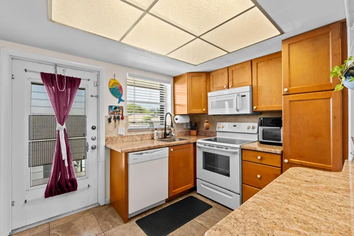3-web-or-mls-A7409355