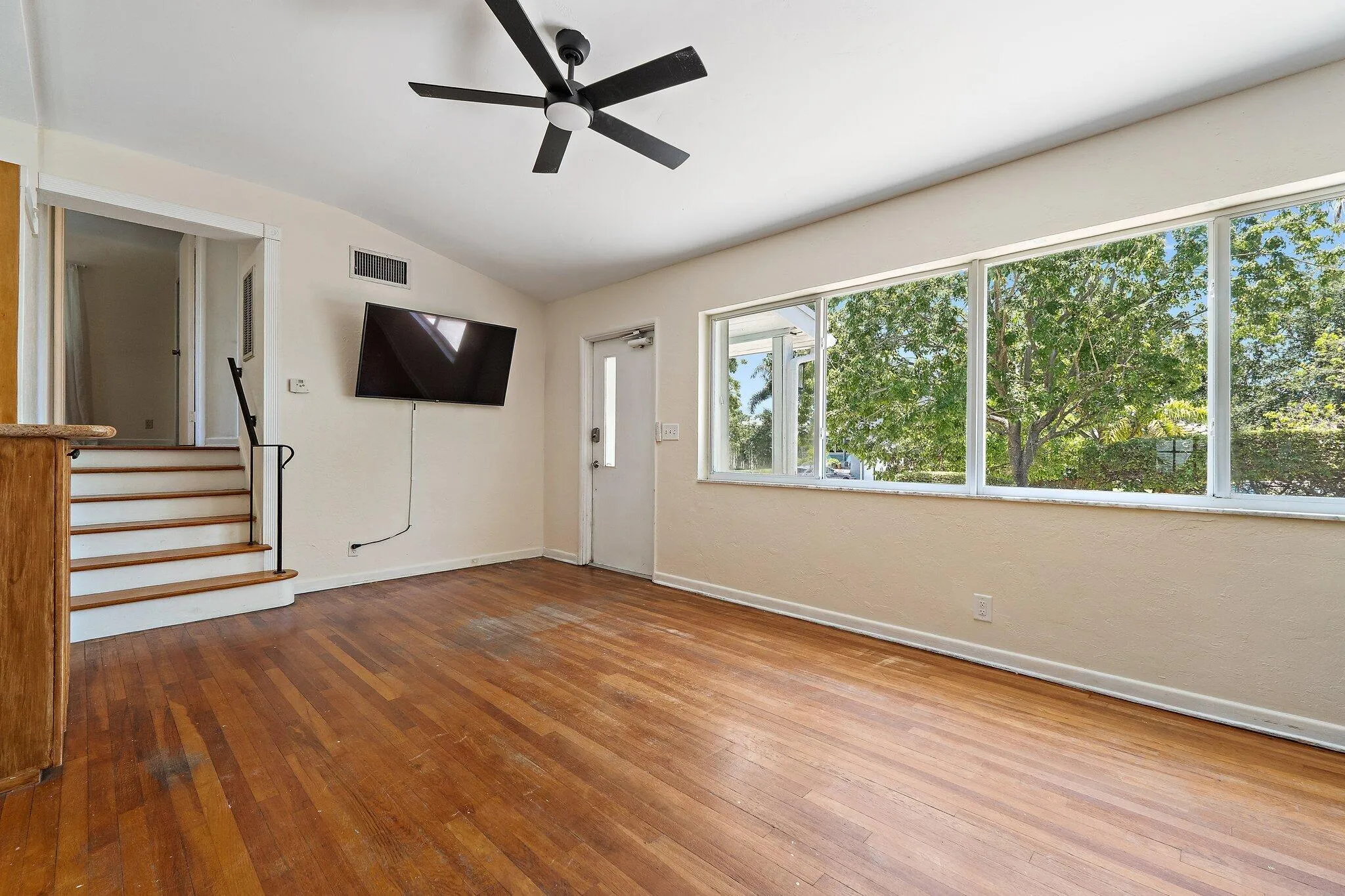 050-1429CrestDr-LakeWorth-SMALL