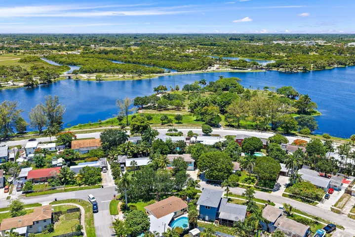 012-1429CrestDr-LakeWorth-SMALL