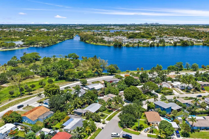 013-1429CrestDr-LakeWorth-SMALL