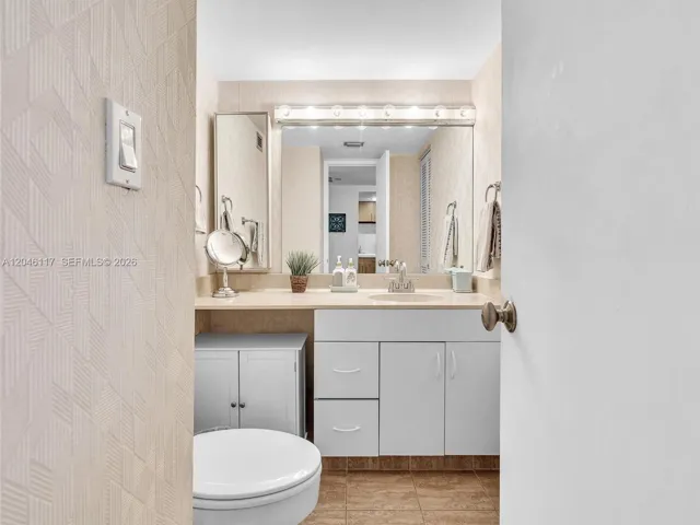 Half Bath by the entrance