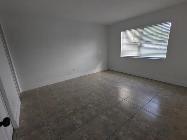 Bedroom 1b