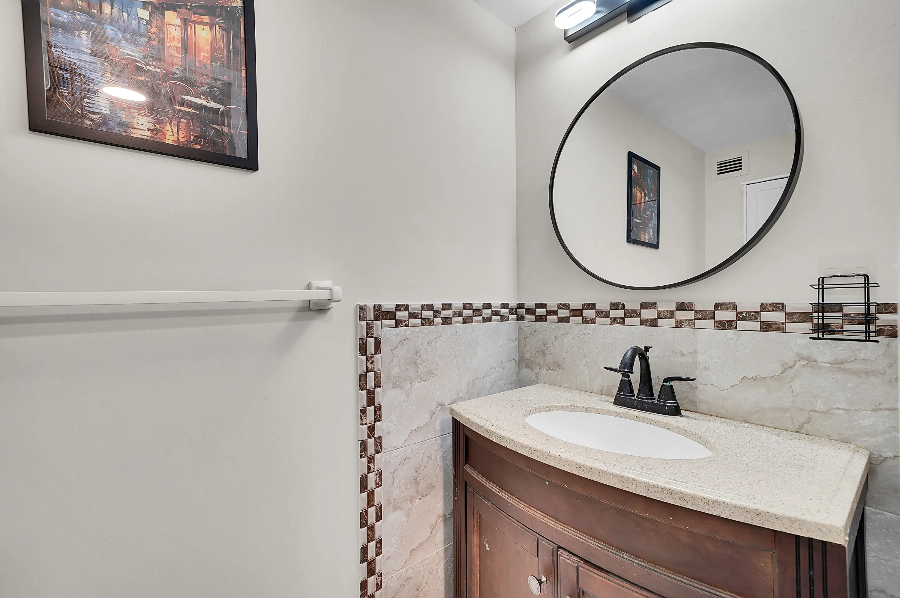 1/2 Bathroom