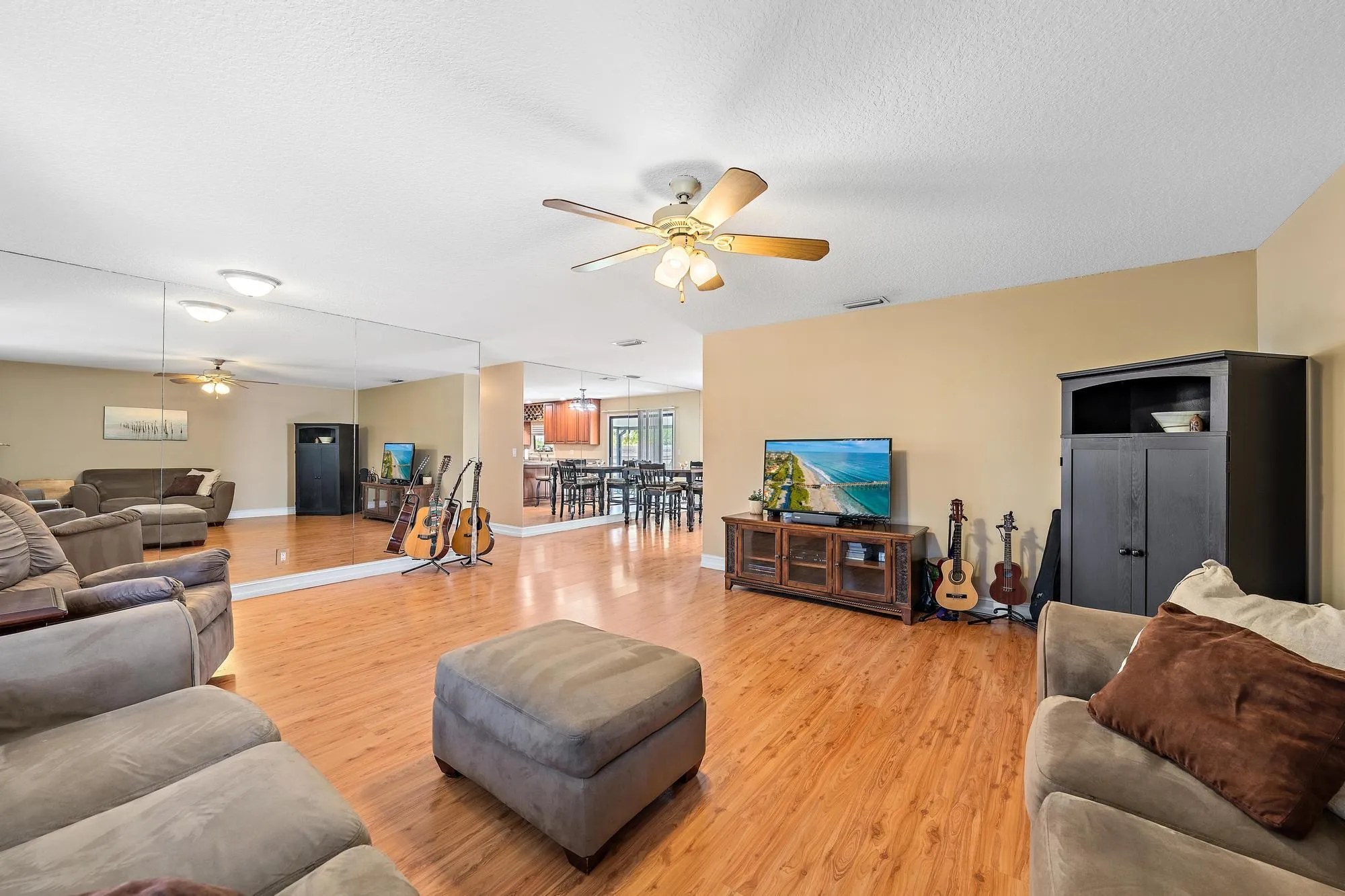 Living room 2