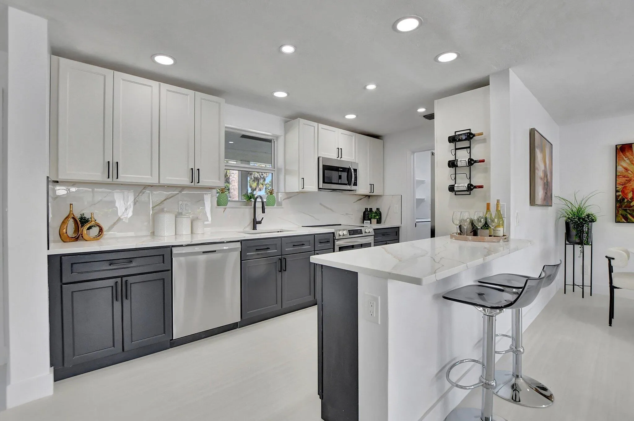 New Gourmet Kitchen/Breakfast Bar