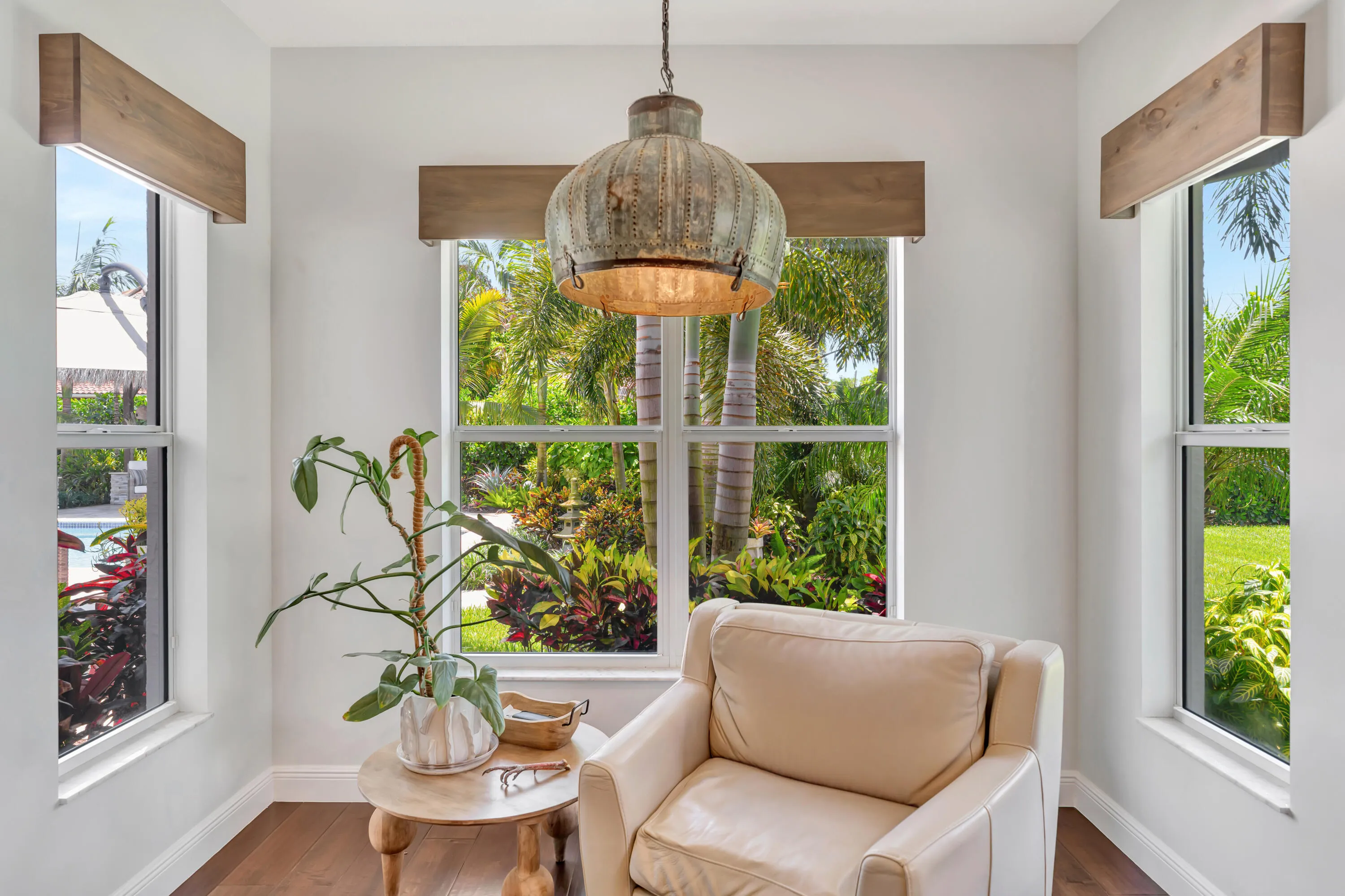 Master Bedroom sitting area
