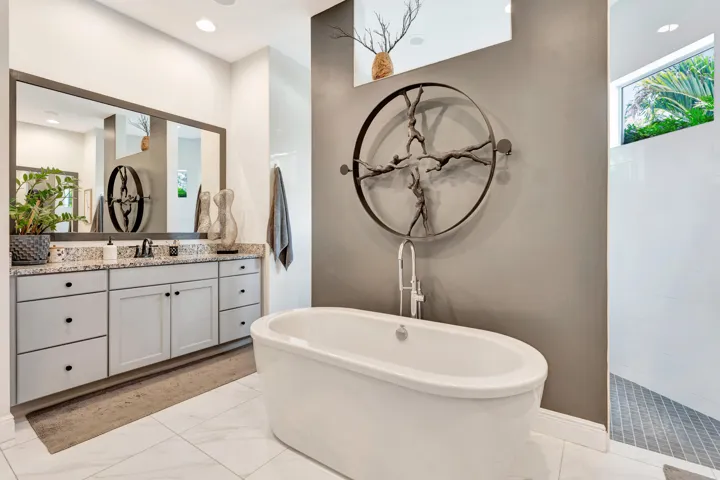 Master bathroom 2