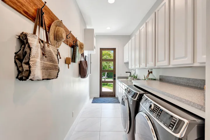 Laundry Room (2)