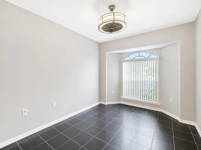 16_Bedroom_Bay_Window