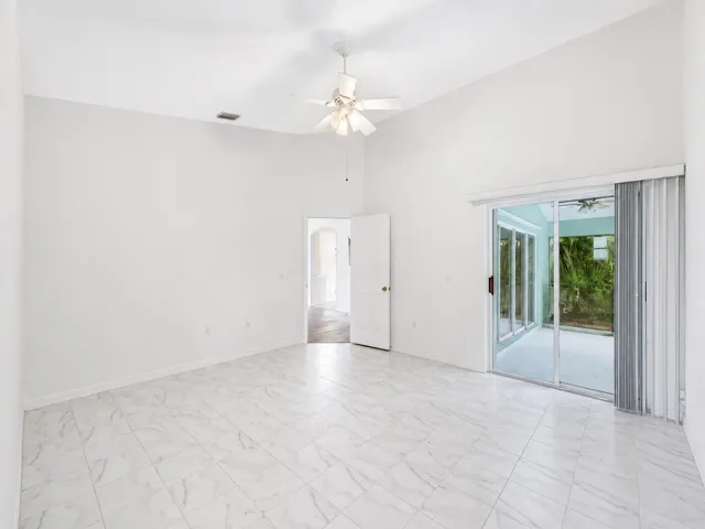 18_Airy_Minimalist_Interior