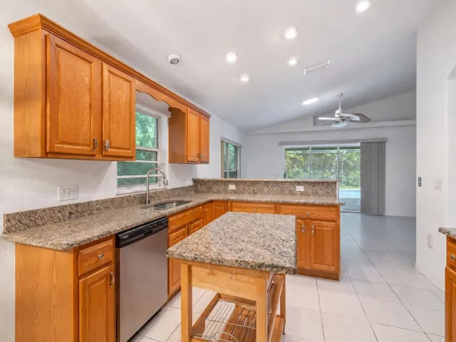 08_Kitchen_With_Warm_Wood_Accents