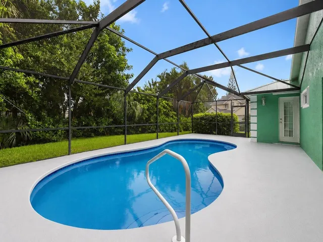 05_Pool_Enclosure_Wide