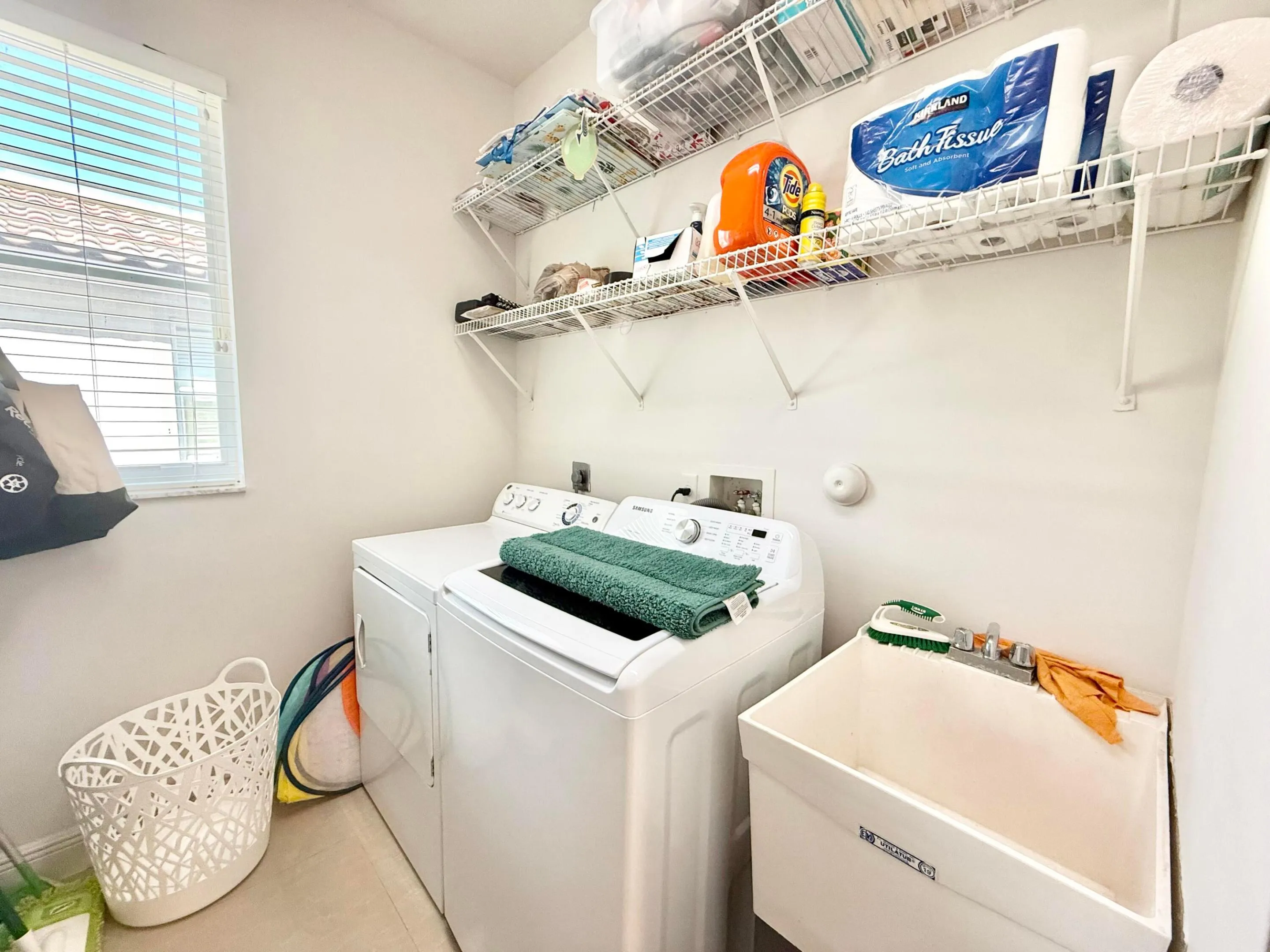 LAUNDRY ROOM