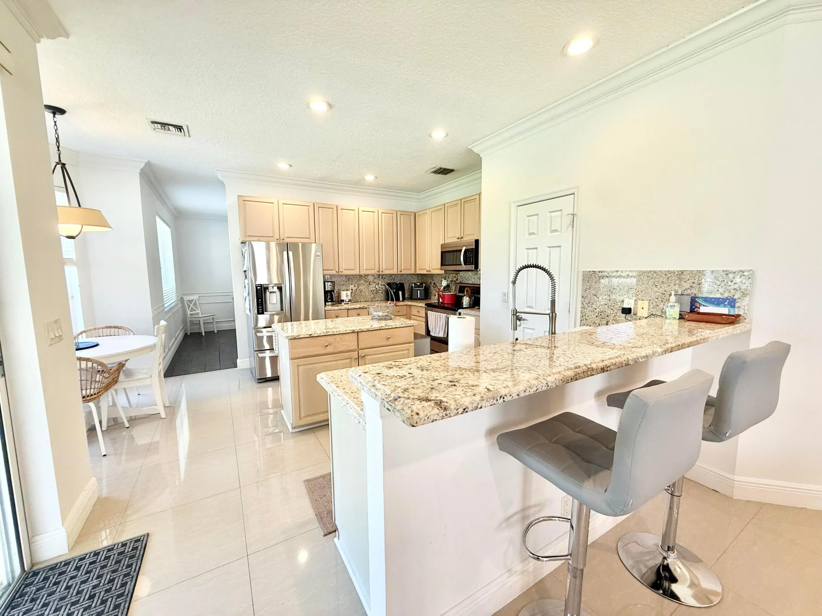 Granite Kitchen and Appliances