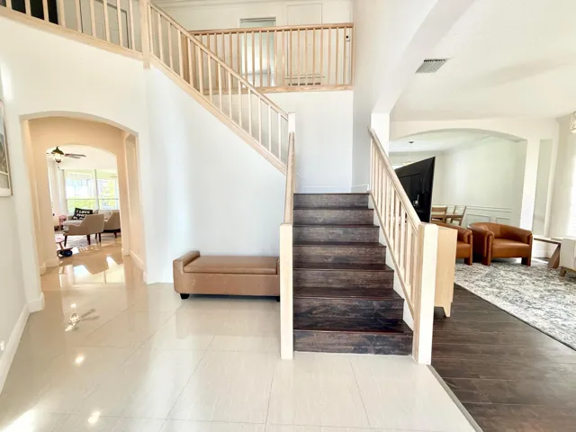 Front Entrance/Foyer