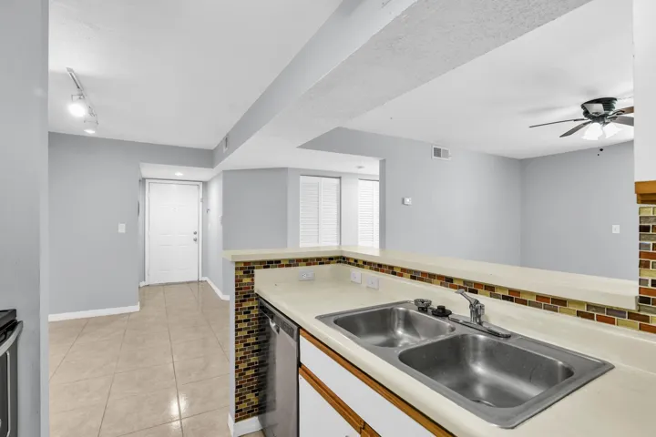 3995 W McNab Rd Pompano Beach --9