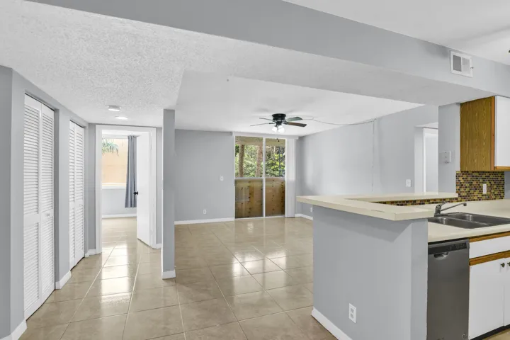 3995 W McNab Rd Pompano Beach --10