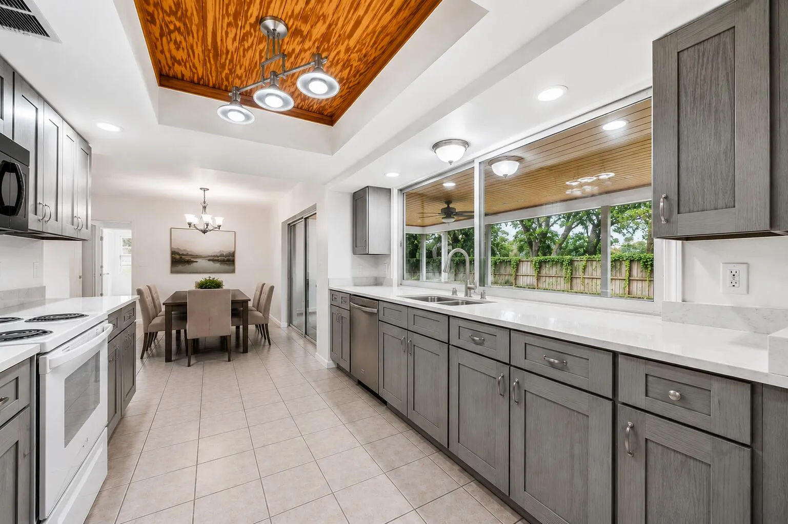Updated kitchen/Dining