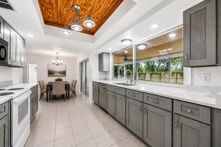 Updated kitchen/Dining