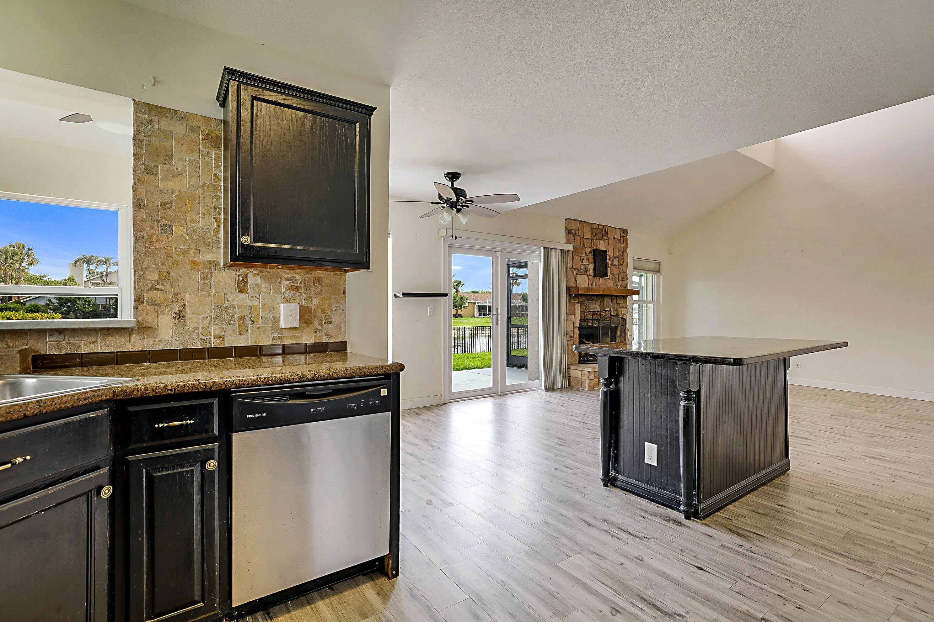 3570 Woods Walk Blvd -15