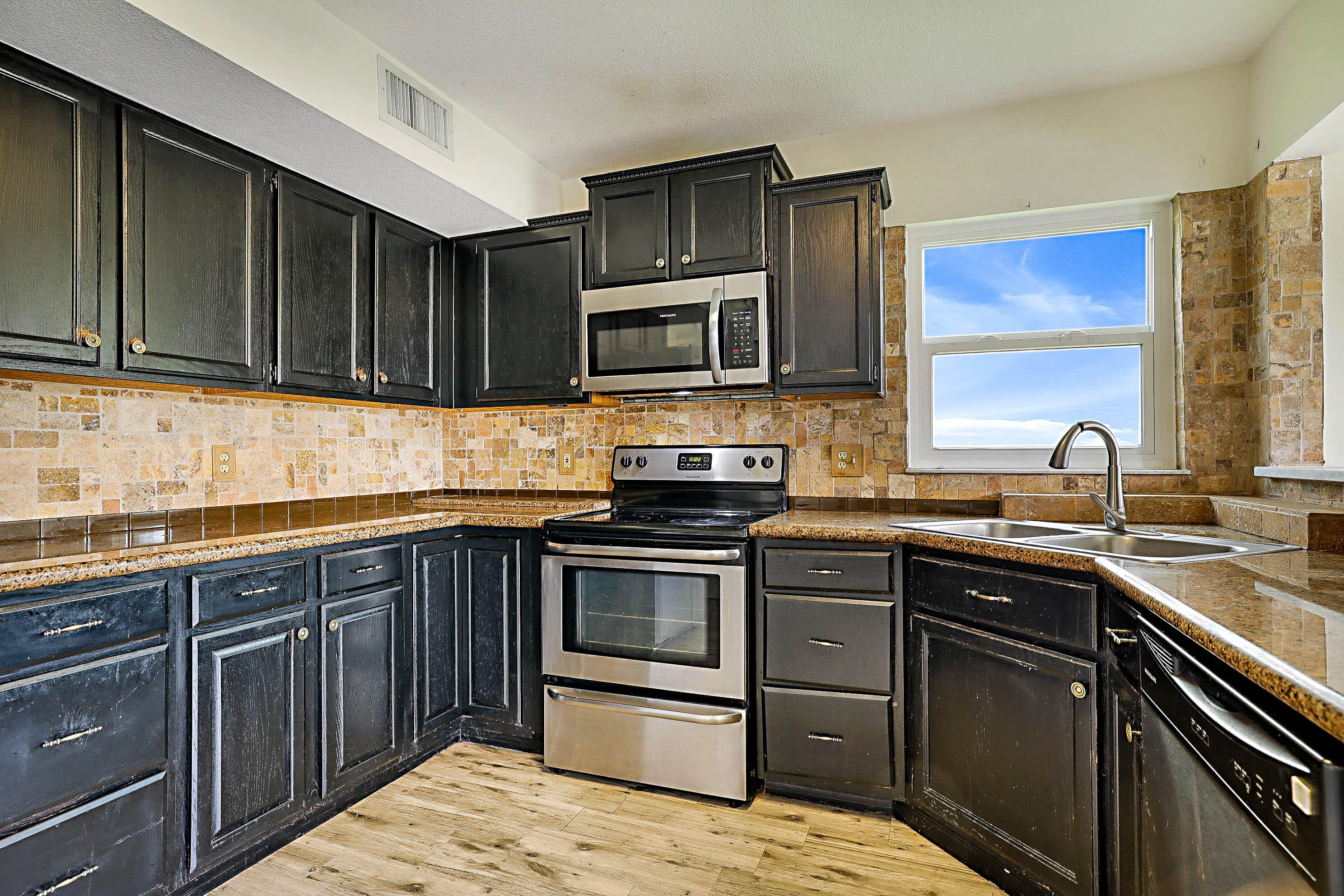 3570 Woods Walk Blvd -12