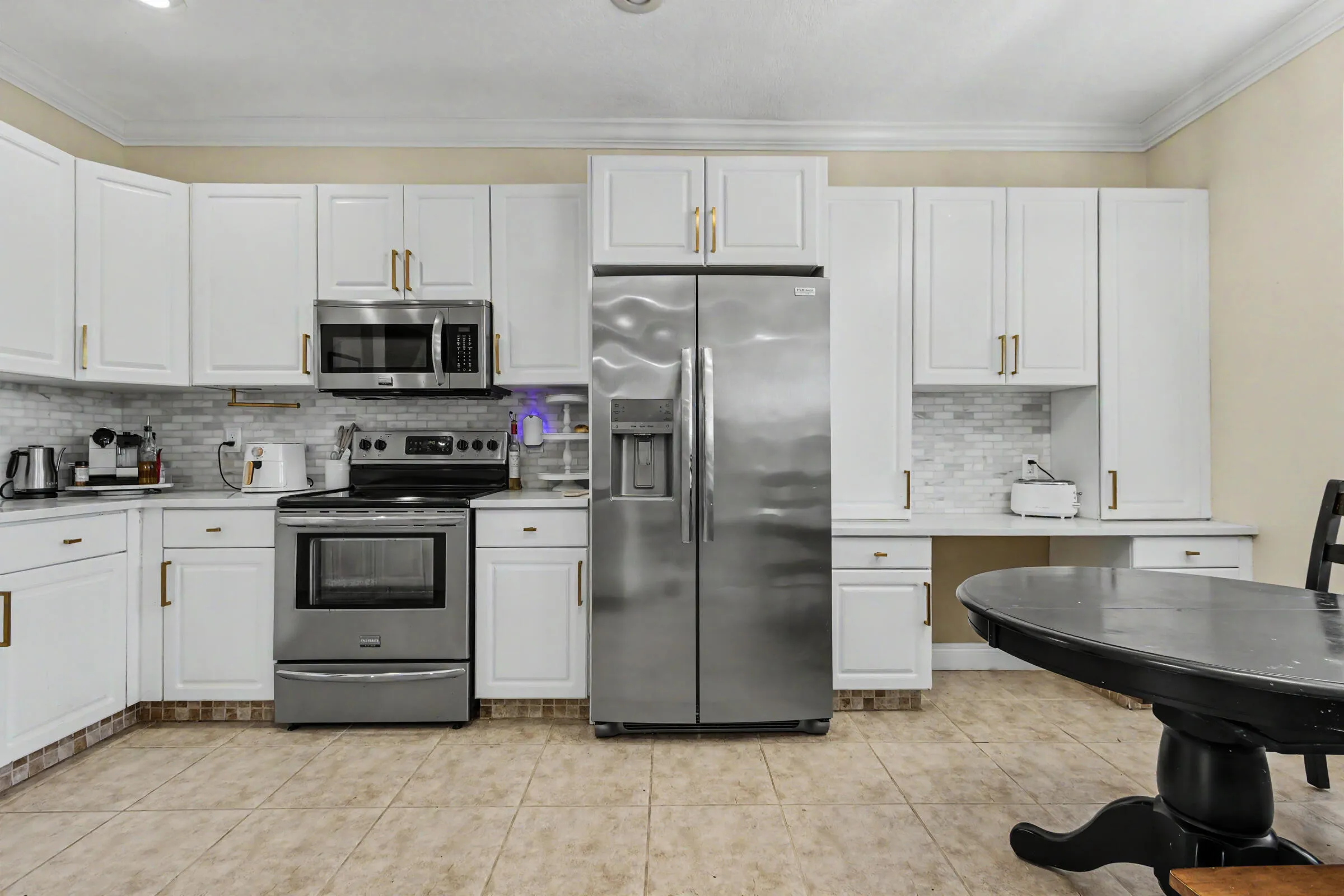 large kitchen-lots of cabinets