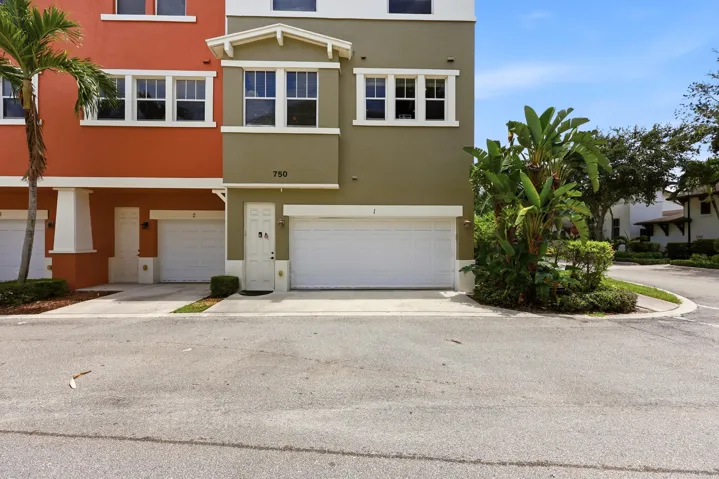 2 car garage, corner unit