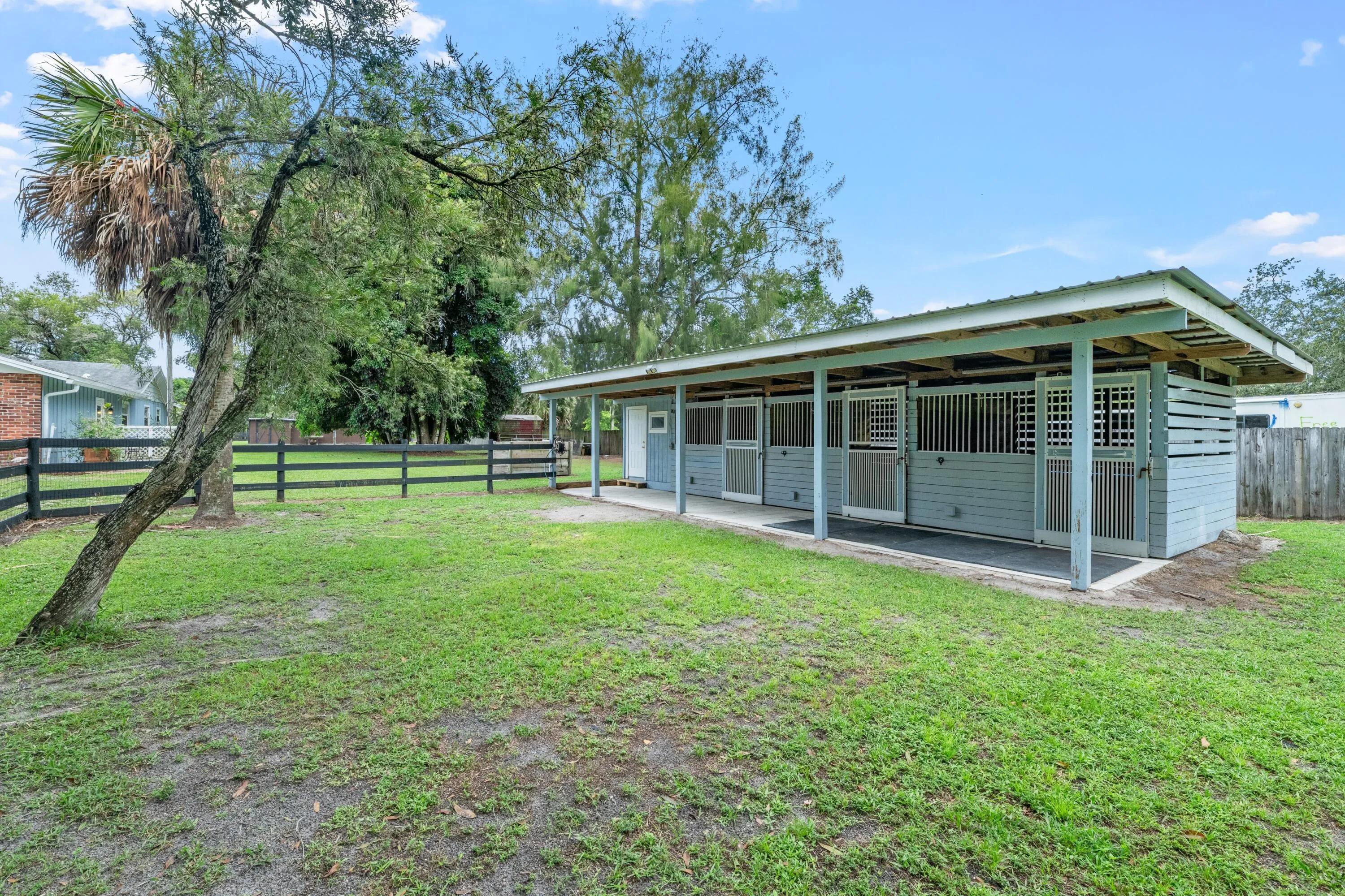 3 Stall Barn with Tack Room